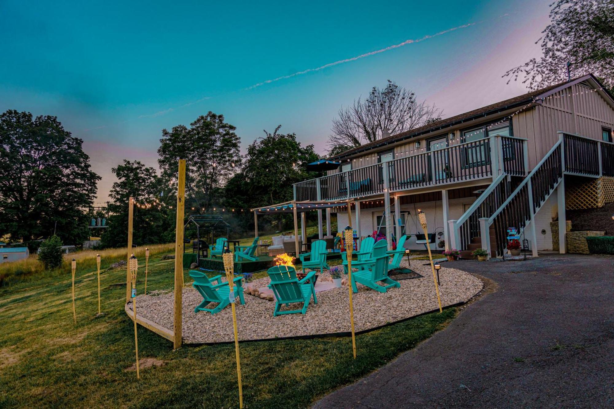 Carloover Vista: Mountain Escape Hot Springs Exterior photo